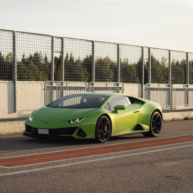 Kjør Lamborghini på racerbane