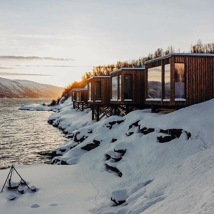 Arctic fjordcabins & destilleriomvisning