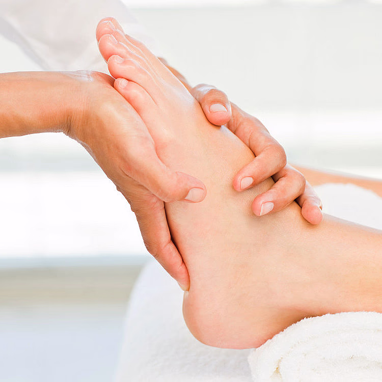 Pedikyr og fotmassasje