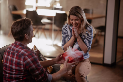 Overraskelse til kjæresten – magien som varer lenger enn blomster