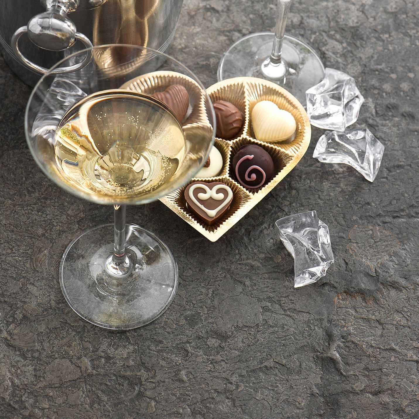 Musserende vinflight med sjokolade