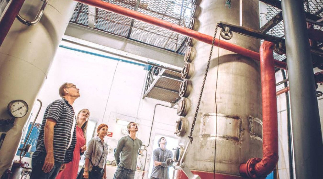 Brenneriomvisning akevitt