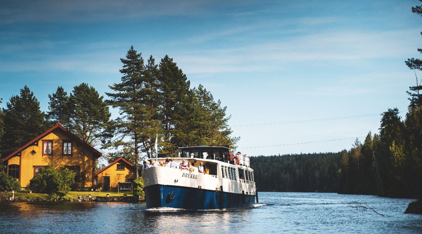 Slusetur på kanalen med middag