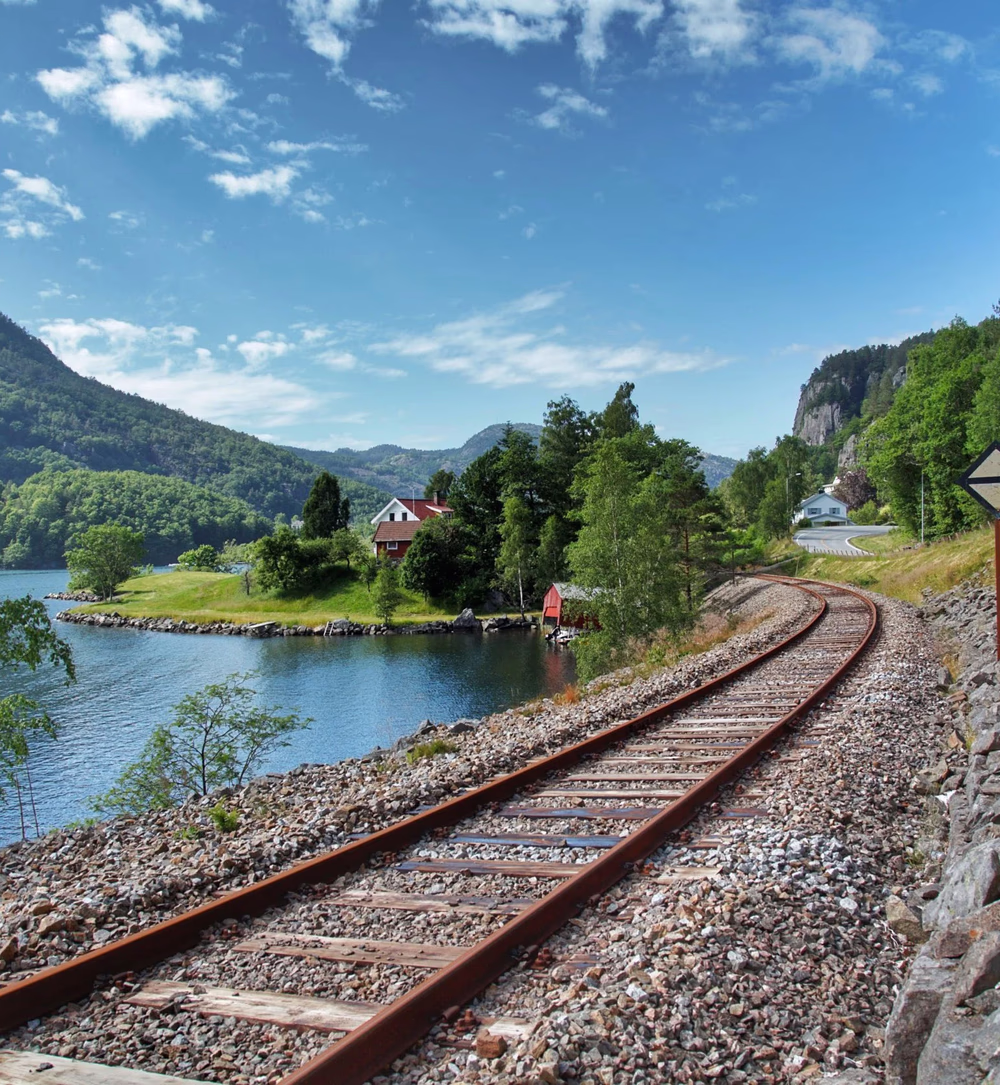 Her får man en unik mulighet til å sykle på nedlagte jernbaneskinner.