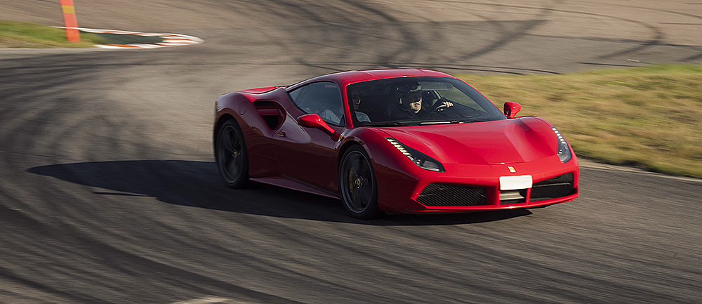 Kjør Ferrari på racerbane