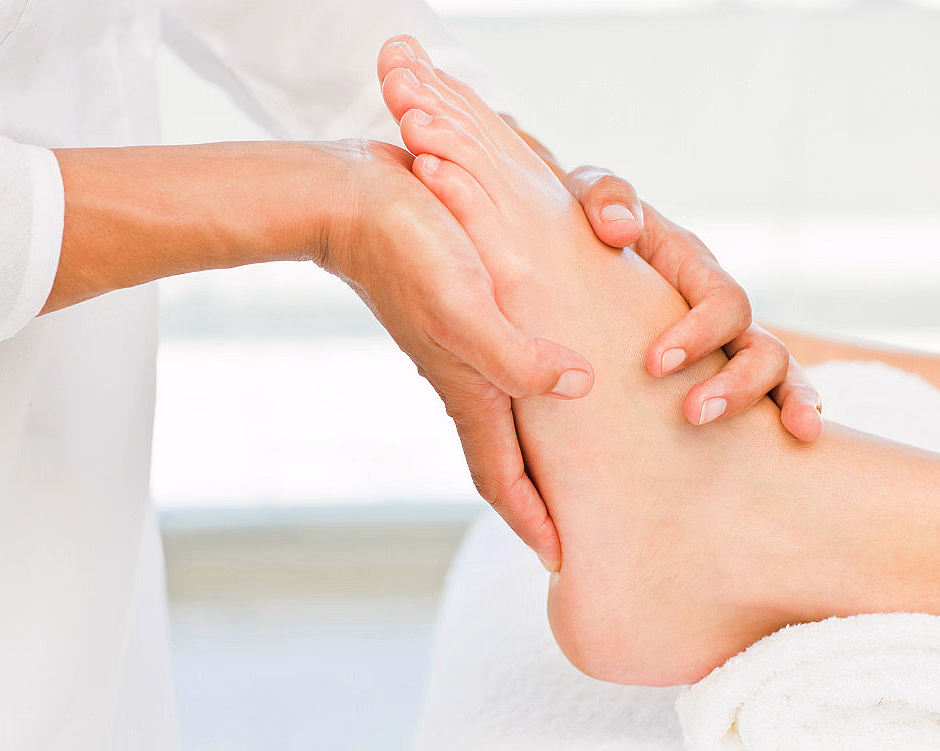 Pedikyr og fotmassasje