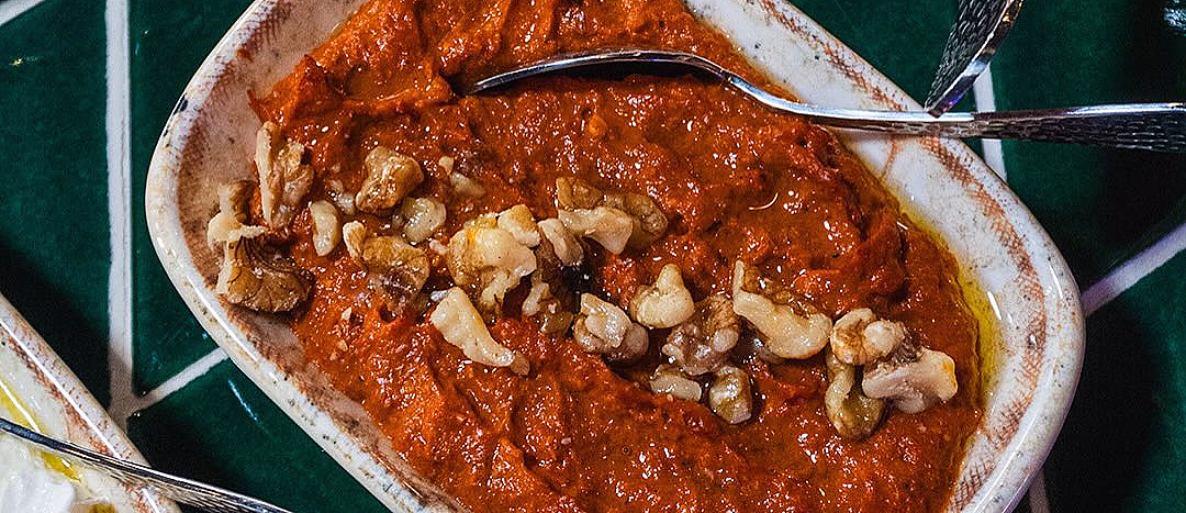 Hummus, vin og magedans