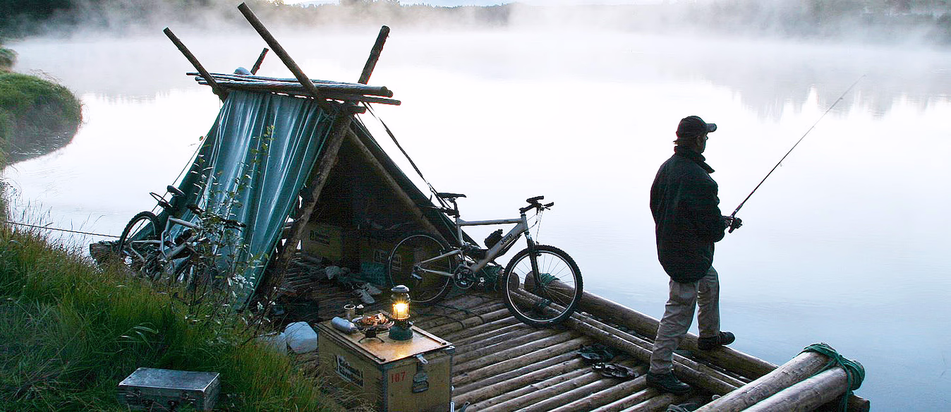 Tømmerflåte med overnatting