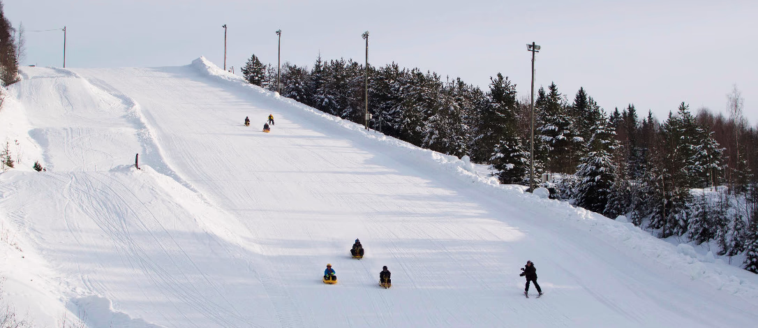 Kjelkeaking for familien