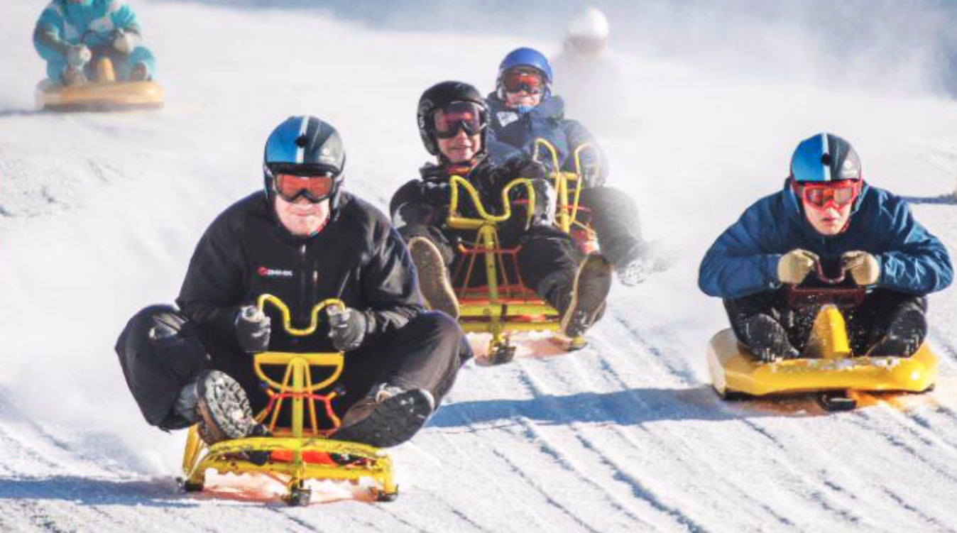 Kjelkeaking for familien