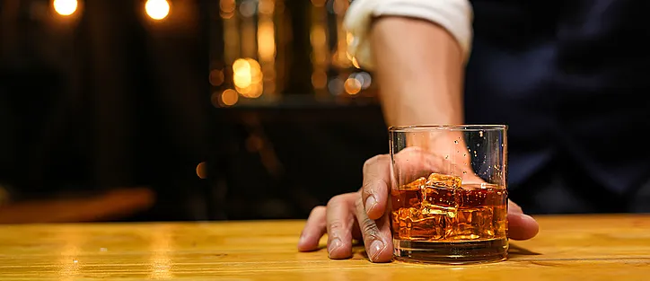 En kveld på whiskybar for to