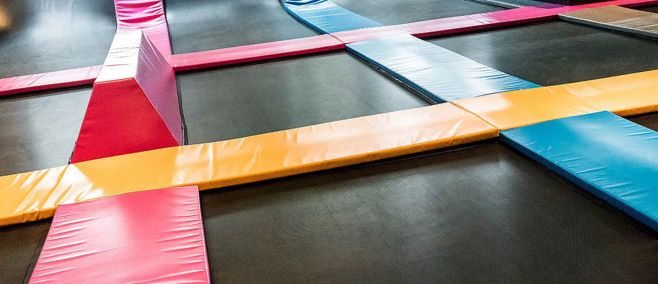 Gøy i trampolinepark