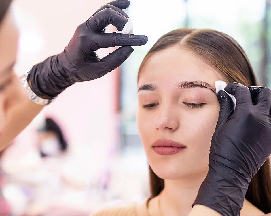 Farging av vipper og bryn