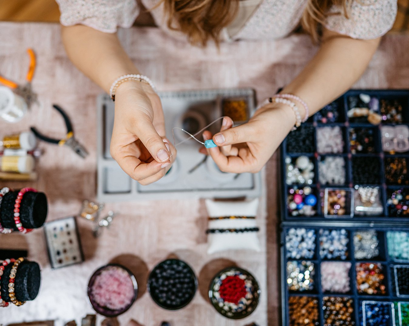 Smykkekurs i å lage egne smykker