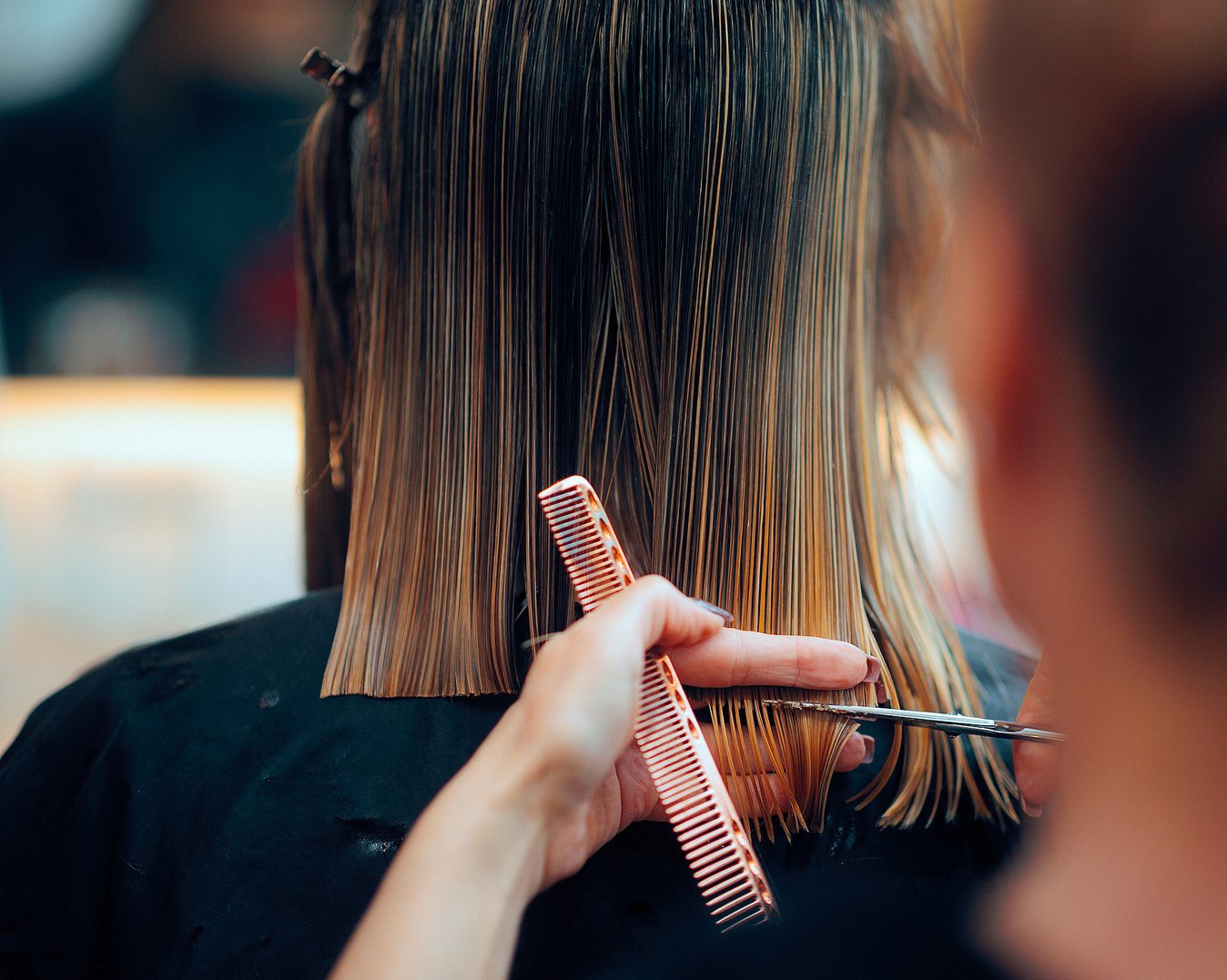 Besøk hos damefrisør