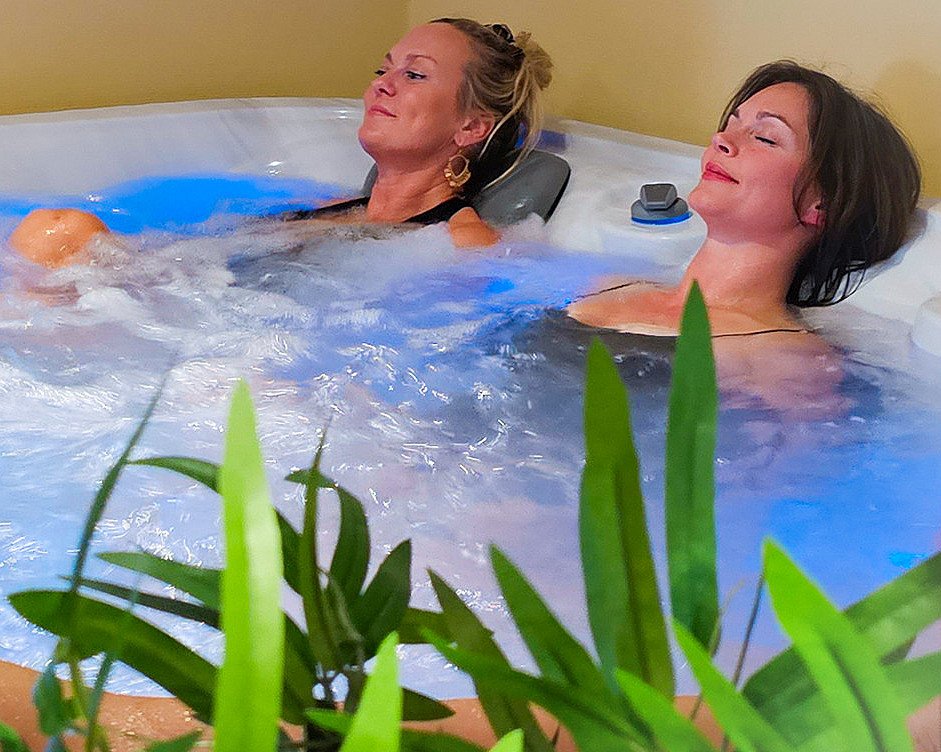 Floating, jacuzzi, sauna & isbad for to