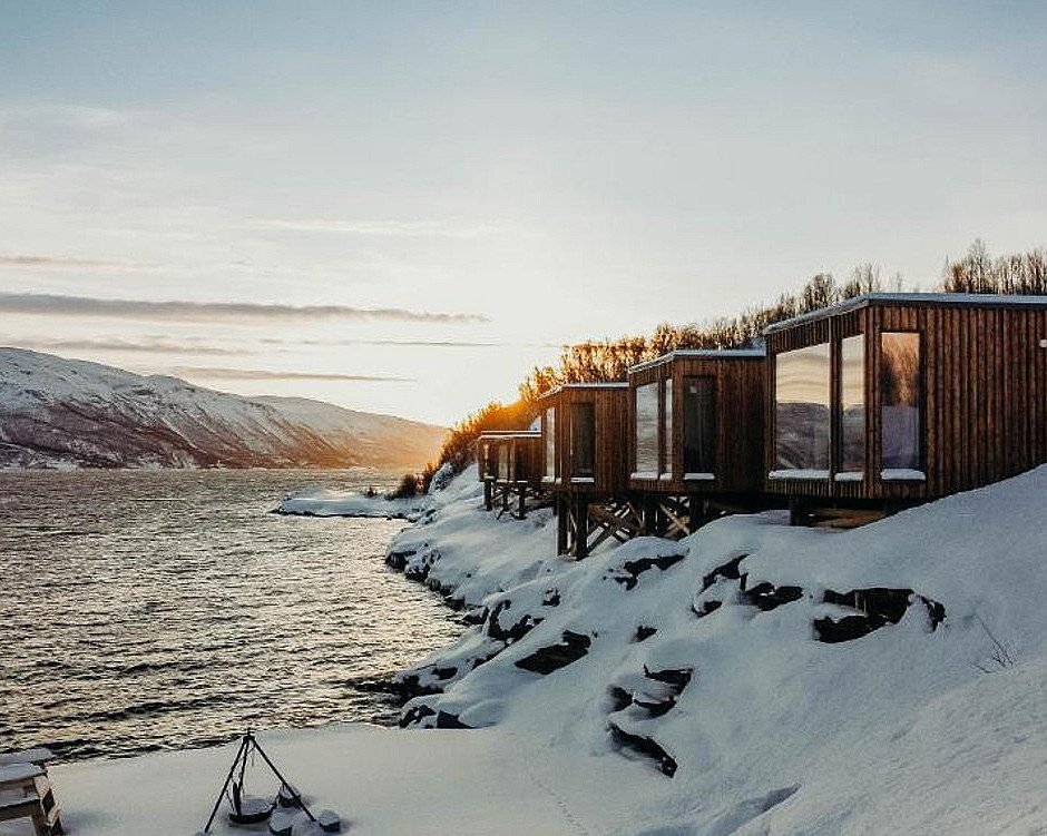 Arctic fjordcabins & destilleriomvisning