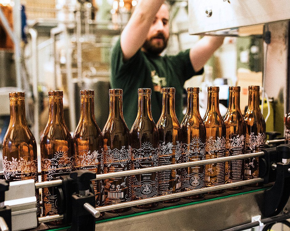 Destilleribesøk med brennevinsmaking