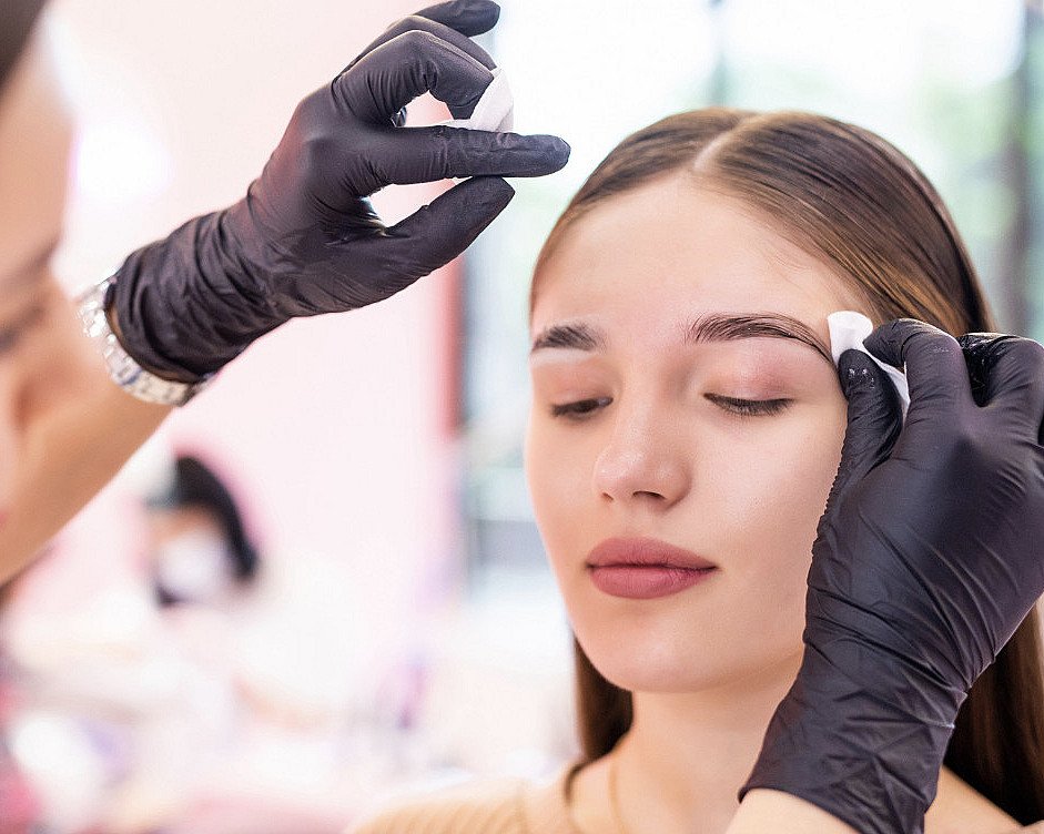 Farging av vipper og bryn