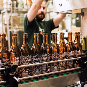 Destilleribesøk med brennevinsmaking