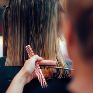 Besøk hos damefrisør