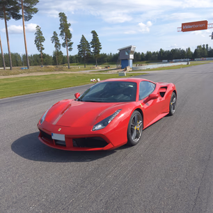 Kjør Ferrari på racerbane