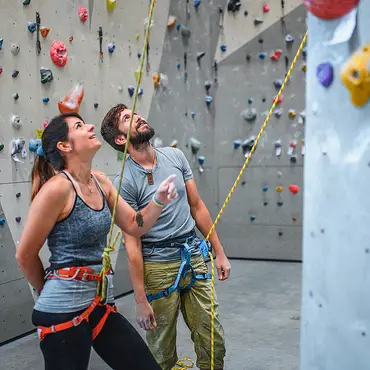 Prøv innendørsklatring thumbnail 1