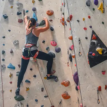 Prøv innendørsklatring thumbnail 3