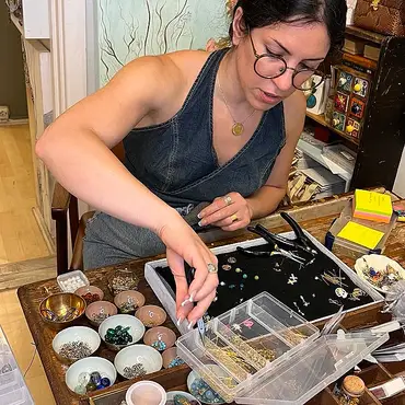 Lag eget smykke på smykkekafé thumbnail 2