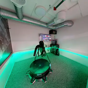 VR Treadmill thumbnail 5