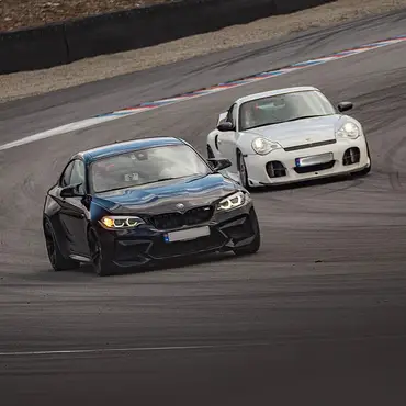 Kjør egen bil på bane thumbnail 2