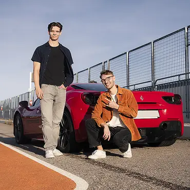 Kjør Ferrari på racerbane thumbnail 2