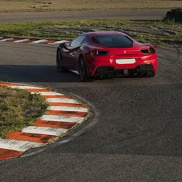 Kjør Ferrari på racerbane thumbnail 5