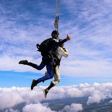 Tandem fallskjermhopp thumbnail 2