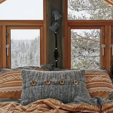 Natt i tretopphytte thumbnail 4