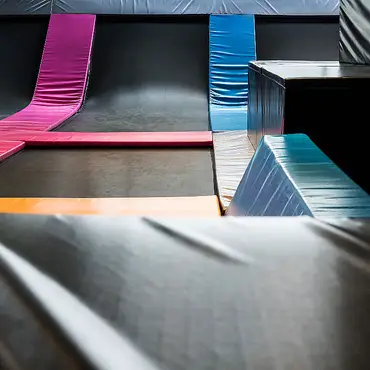 Gøy i trampolinepark thumbnail 3