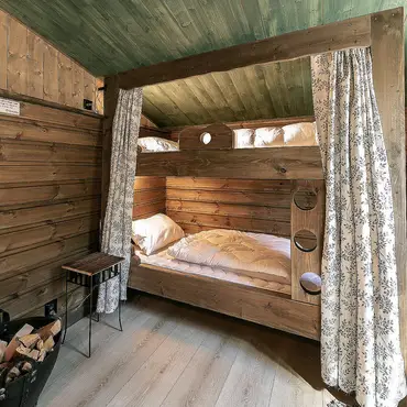 Hobbit Cabin thumbnail 15