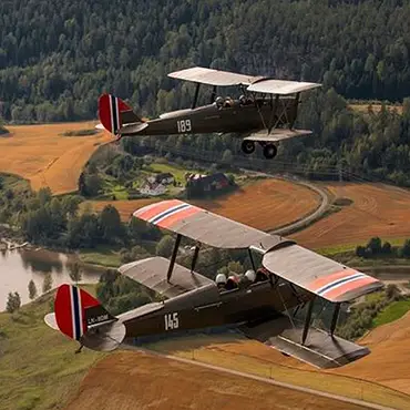 Opplevelsesflyving med Tiger Moth thumbnail 3