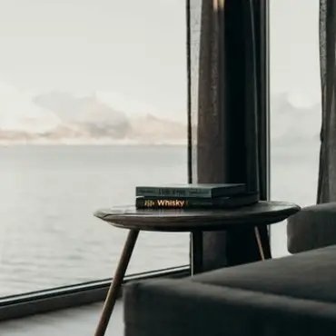 Arctic fjordcabins med jacuzzi thumbnail 5