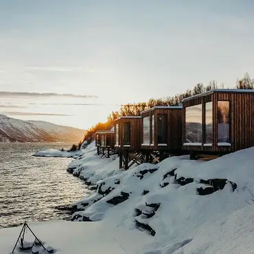 Arctic fjordcabins & destilleriomvisning thumbnail 1