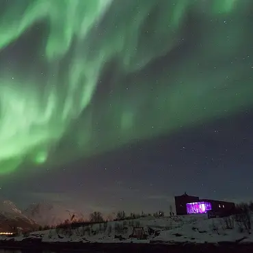 Arctic fjordcabins & destilleriomvisning thumbnail 3