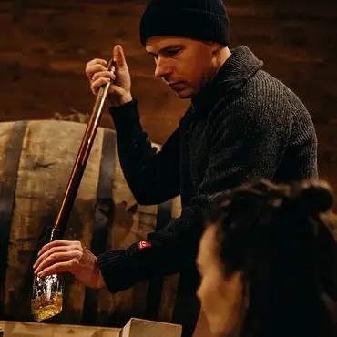 Arctic fjordcabins & destilleriomvisning thumbnail 4