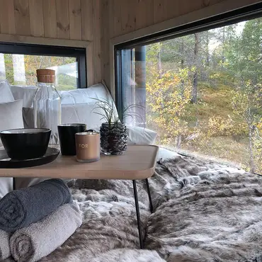 Natt i fjelltopphytte thumbnail 1