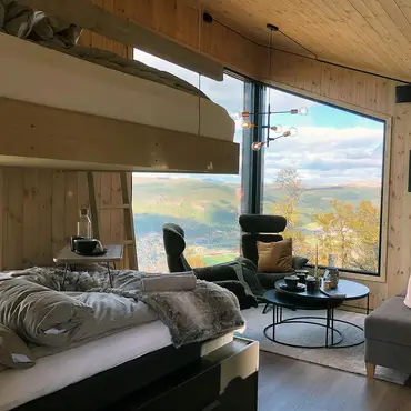 Natt i fjelltopphytte thumbnail 4