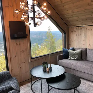 Natt i fjelltopphytte thumbnail 10