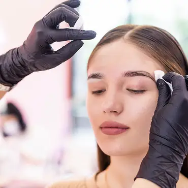 Farging av vipper og bryn thumbnail 1