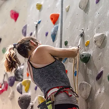 Prøv innendørsklatring thumbnail 4