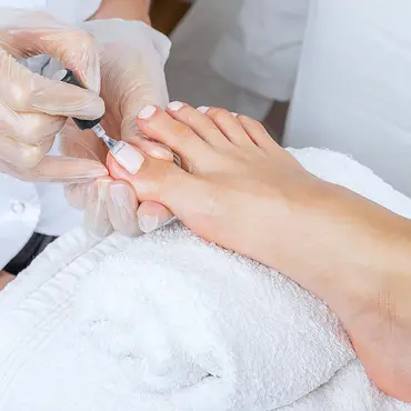 Manikyr og pedikyr thumbnail 2