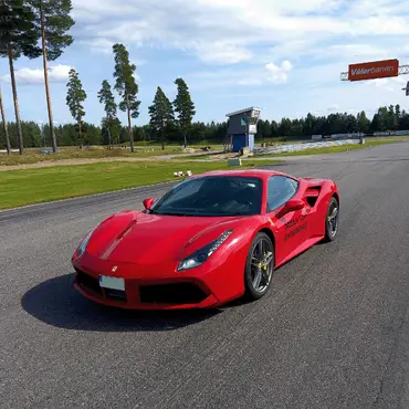 Kjør Ferrari på racerbane thumbnail 10