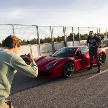 Kjør Ferrari på racerbane thumbnail 11